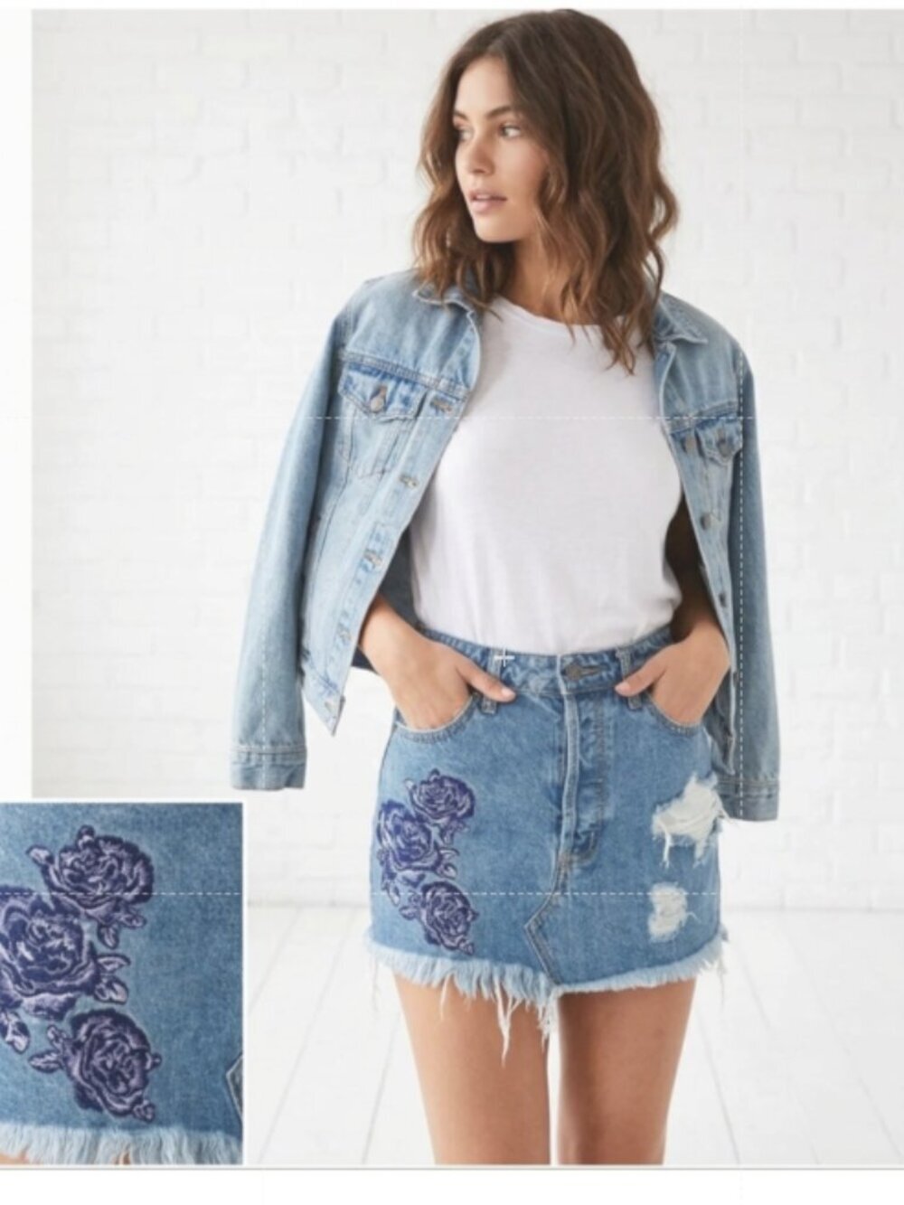 Hidden Jeans Distressed Fringe Hem Embroidered Flower Denim Skirt Small NWOT‎